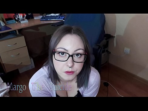 ❤️ Ọmọbinrin ti o ni gbese pẹlu awọn gilaasi buruja Dildo jinna lori Kamẹra ☑ Fidio furo ❌️